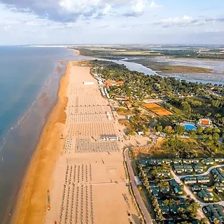 Gorgeous Retreat With Private Garden In Hotel Bibione